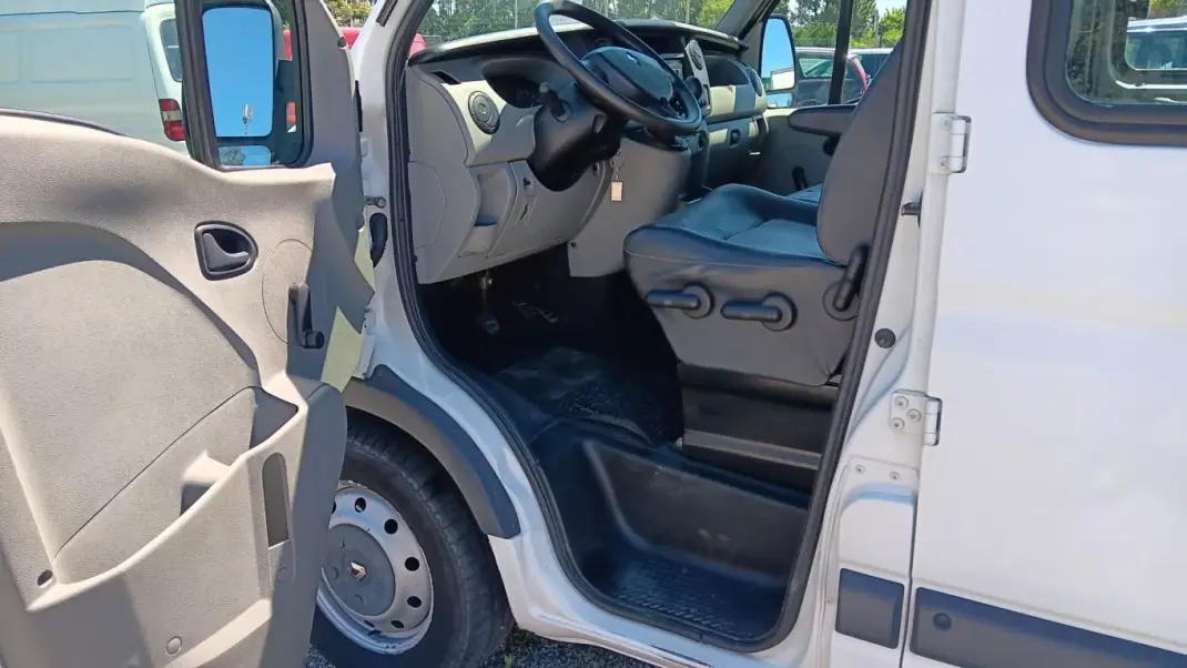 Renault MASTER 2.5 DCI - CAB. TRIPLA 2008 - 14750 EUR, 158168 km - AUTO.MOTO.pt - 158168km - foto 9 de 20