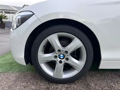 BMW 118 2013 - 13900 EUR, 160000 km - AUTO.MOTO.pt - 160000km - foto 19 de 61