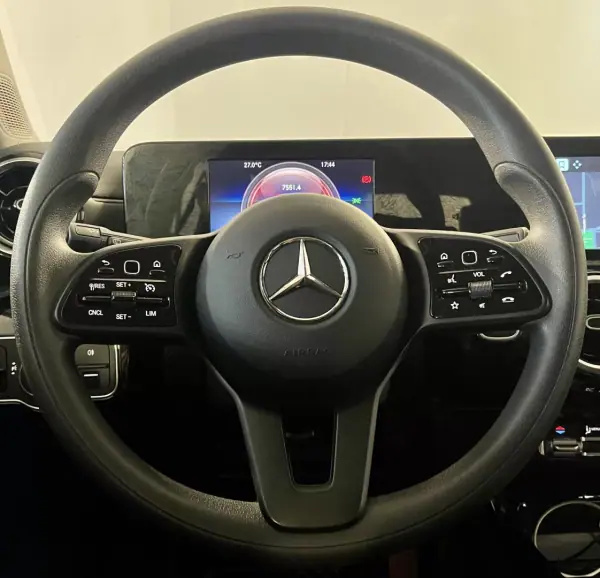 Mercedes-Benz CLA 250 2022 - 26900 EUR, 87000 km - AUTO.MOTO.pt - 87000km - foto 19 de 42