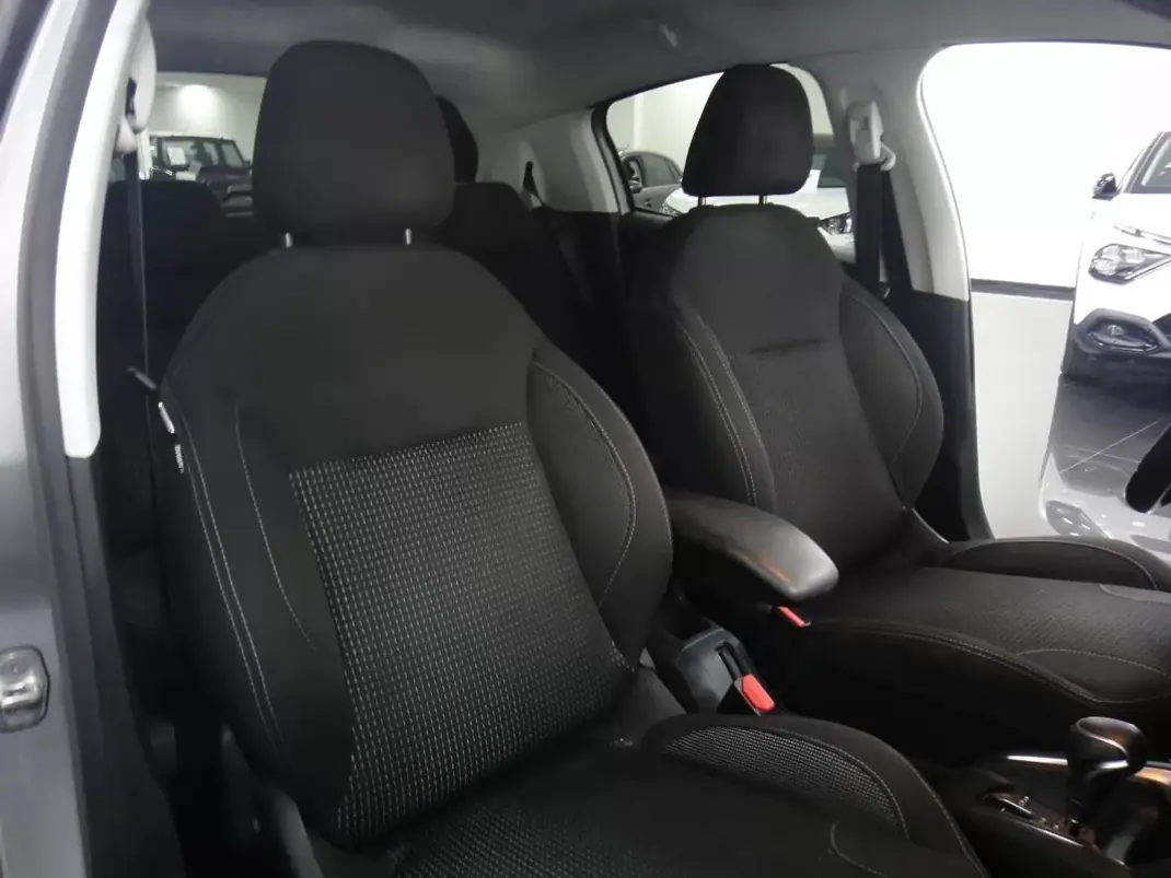 Peugeot 208 2019 - 11490 EUR, 71000 km - 71000km - foto 13 de 24