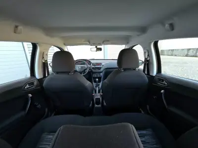 Peugeot 208 2012 - 7500 EUR, 137000 km - AUTO.MOTO.pt - 137000km - foto 25 de 25