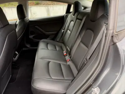 Tesla Model 3 2021 - 29900 EUR, 128000 km - 128000km - foto 14 de 26