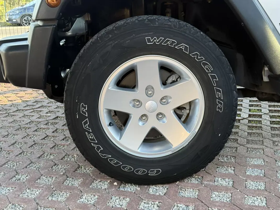 Jeep Avenger 2015 - 38600 EUR, 32000 km - AUTO.MOTO.pt - 32000km - foto 15 de 15
