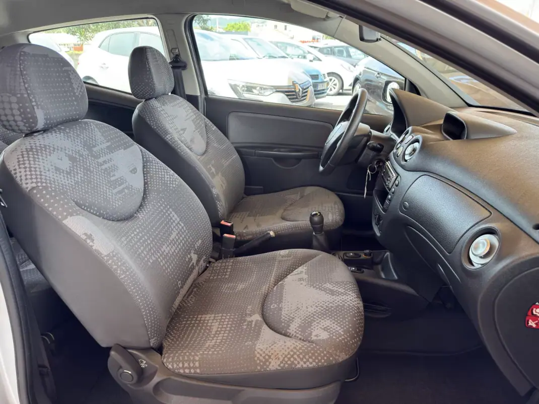 Citroën C2 2005 - 4450 EUR, 64259 km - AUTO.MOTO.pt - 64259km - foto 24 de 26
