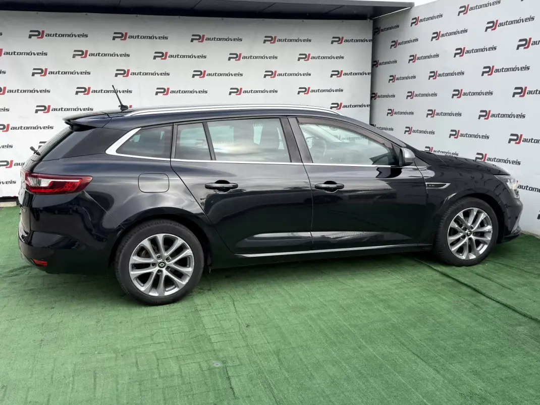 Renault Mégane 2019 - 15990 EUR, 122827 km - AUTO.MOTO.pt - 122827km - foto 7 de 21