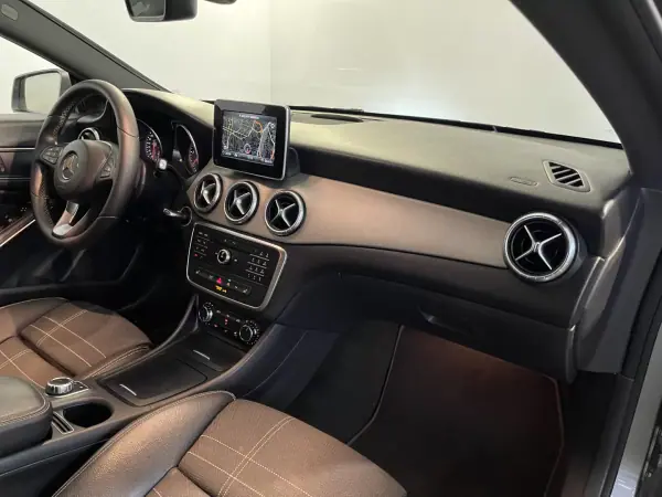 Mercedes-Benz CLA 180 2015 - 16500 EUR, 181000 km - 181000km - foto 14 de 28