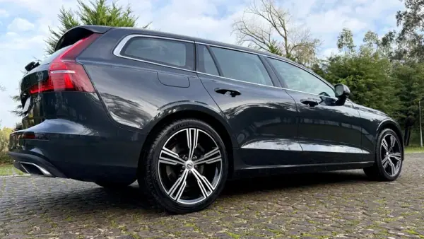 Volvo V60 2020 - 26500 EUR, 129000 km - AUTO.MOTO.pt - 129000km - foto 22 de 25