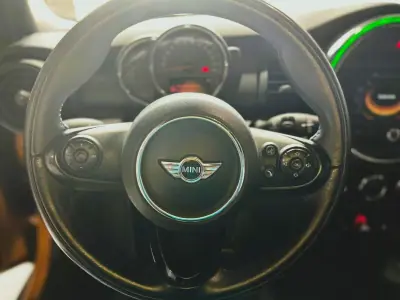 MINI 5 Portas 2016 - 13000 EUR, 203000 km - AUTO.MOTO.pt - 203000km - foto 10 de 27