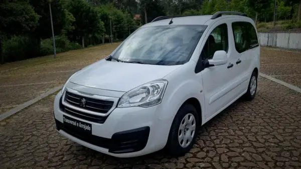 Peugeot Partner 2018 - 14900 EUR, 160000 km - AUTO.MOTO.pt - 160000km - foto 2 de 23