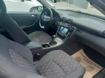 Mercedes-Benz C 220 2001 - 7900 EUR, 280000 km - AUTO.MOTO.pt - 280000km - foto 6 de 11