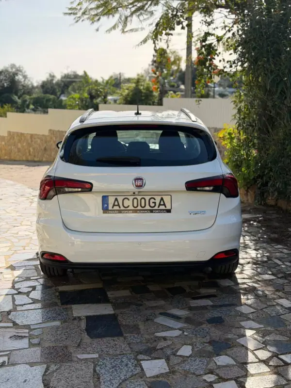 Fiat Tipo 2020 - 12900 EUR, 106811 km - AUTO.MOTO.pt - 106811km - foto 5 de 8