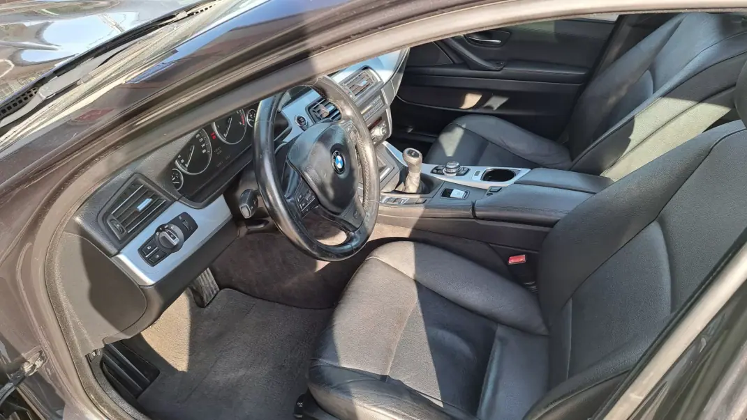 BMW 520 2011 - 11900 EUR, 331971 km - AUTO.MOTO.pt - 331971km - foto 10 de 27
