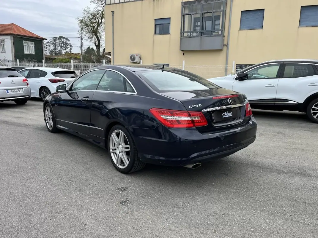 Mercedes-Benz E 250 2010 - 15950 EUR, 324000 km - AUTO.MOTO.pt - 324000km - foto 7 de 28
