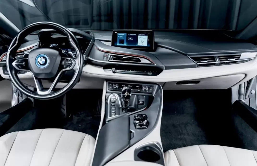 BMW i8 2015 - 69000 EUR, 91500 km - 91500km - foto 8 de 17