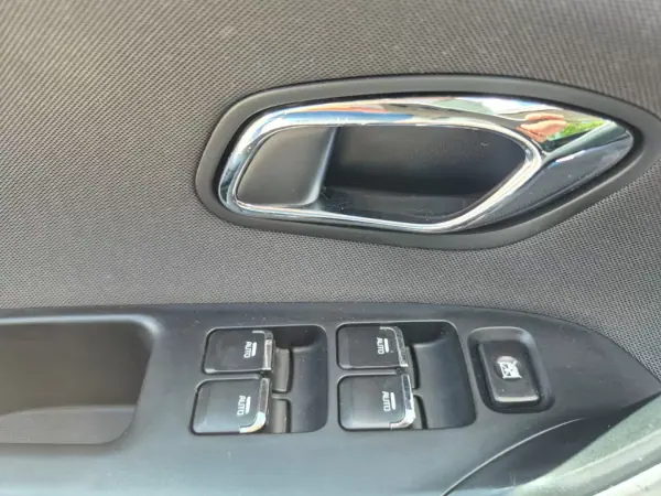 Kia Ceed 2017 - 13250 EUR, 92215 km - AUTO.MOTO.pt - 92215km - foto 8 de 23