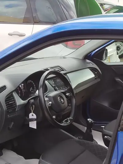 Skoda Fabia 2021 - 11800 EUR, 120100 km - AUTO.MOTO.pt - 120100km - foto 8 de 12