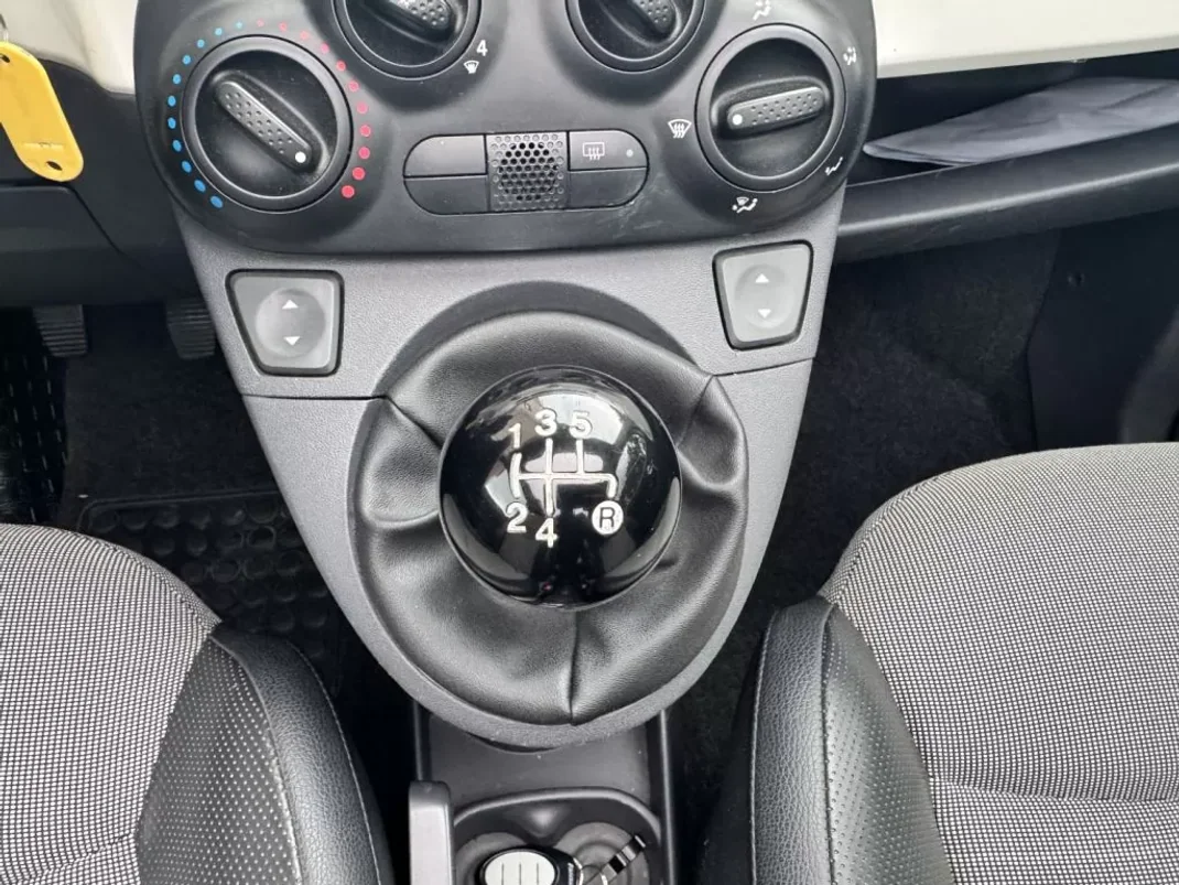 Fiat 500C 2010 - 9500 EUR, 155728 km - AUTO.MOTO.pt - 155728km - foto 16 de 20