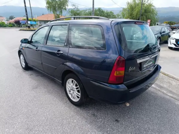Ford Focus 2002 - 1800 EUR, 400000 km - AUTO.MOTO.pt - 400000km - foto 9 de 16