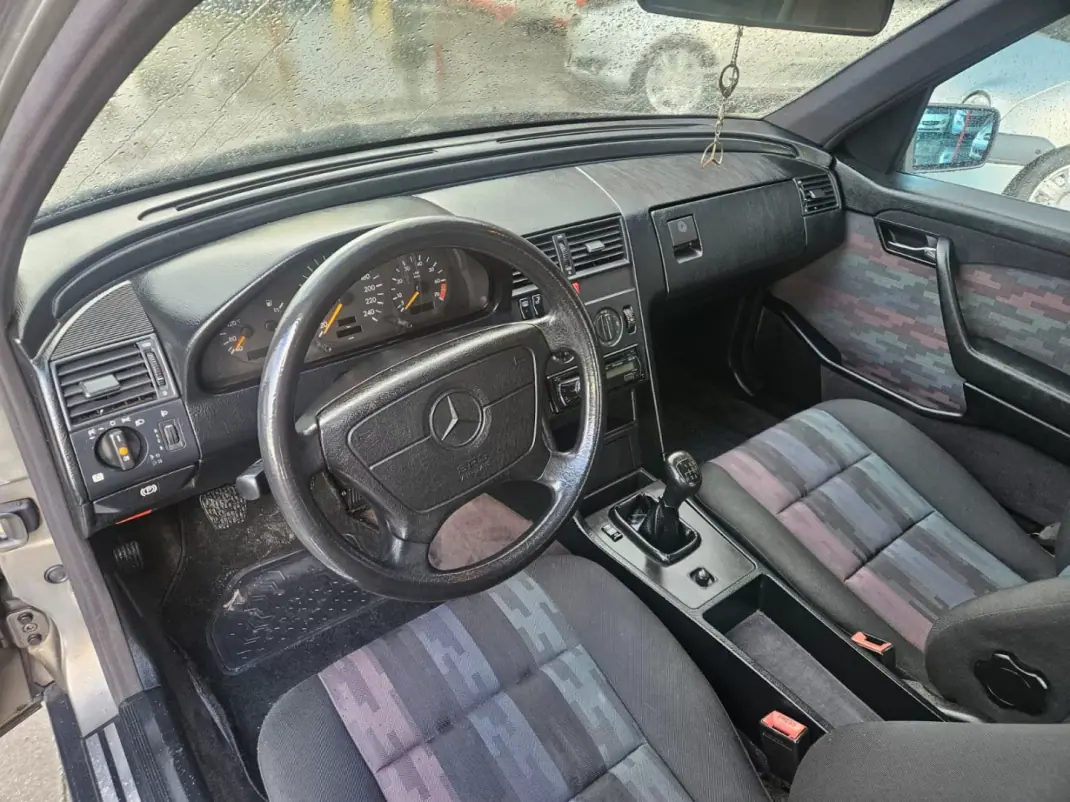 Mercedes-Benz C 180 1993 - 3990 EUR, 183000 km - AUTO.MOTO.pt - 183000km - foto 3 de 19