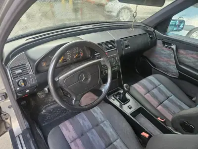 Mercedes-Benz C 180 1993 - 3990 EUR, 183000 km - AUTO.MOTO.pt - 183000km - foto 3 de 19