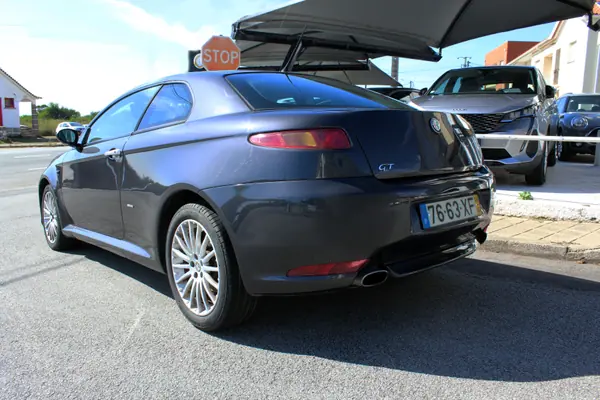 Alfa Romeo GT 2004 - 3800 EUR, 289000 km - AUTO.MOTO.pt - 289000km - foto 9 de 23