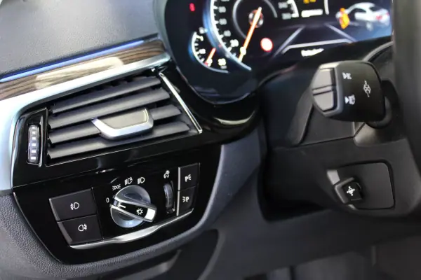 BMW 530e 2018 - 23900 EUR, 145900 km - AUTO.MOTO.pt - 145900km - foto 18 de 18