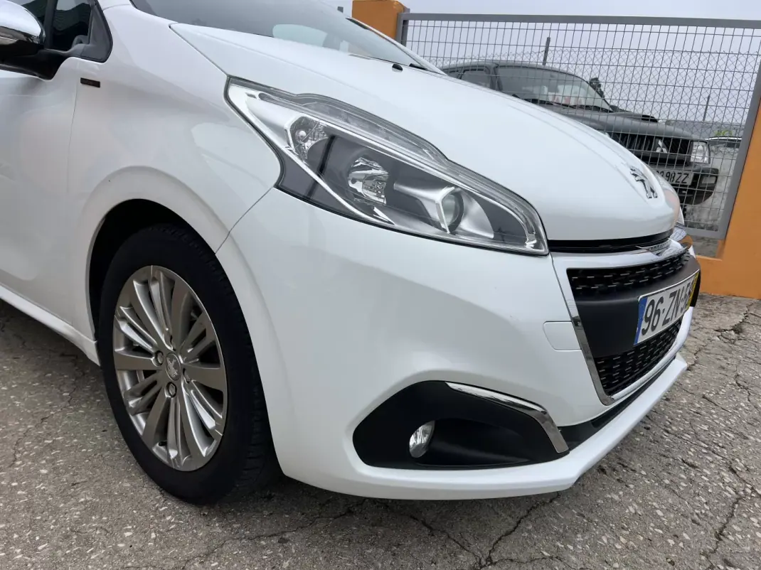 Peugeot 208 2019 - 10450 EUR, 92371 km - 92371km - foto 9 de 12