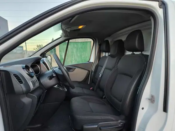 Renault Trafic 2016 - 11965 EUR, 266000 km - AUTO.MOTO.pt - 266000km - foto 5 de 13