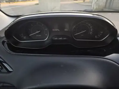 Peugeot 208 2016 - 13990 EUR, 163000 km - AUTO.MOTO.pt - 163000km - foto 20 de 31