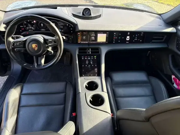 Porsche Taycan 2021 - 53999 EUR, 119000 km - AUTO.MOTO.pt - 119000km - foto 7 de 11