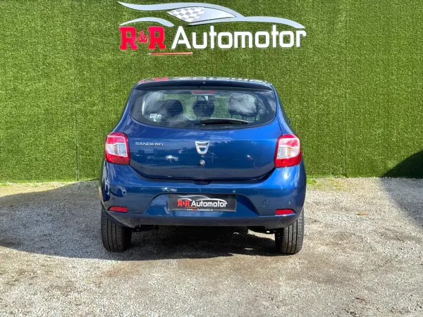 Dacia Sandero 2017 - 9900 EUR, 166000 km - AUTO.MOTO.pt - 166000km - foto 6 de 16