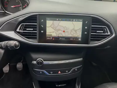Peugeot 308 SW 2018 - 13490 EUR, 151379 km - AUTO.MOTO.pt - 151379km - foto 10 de 11