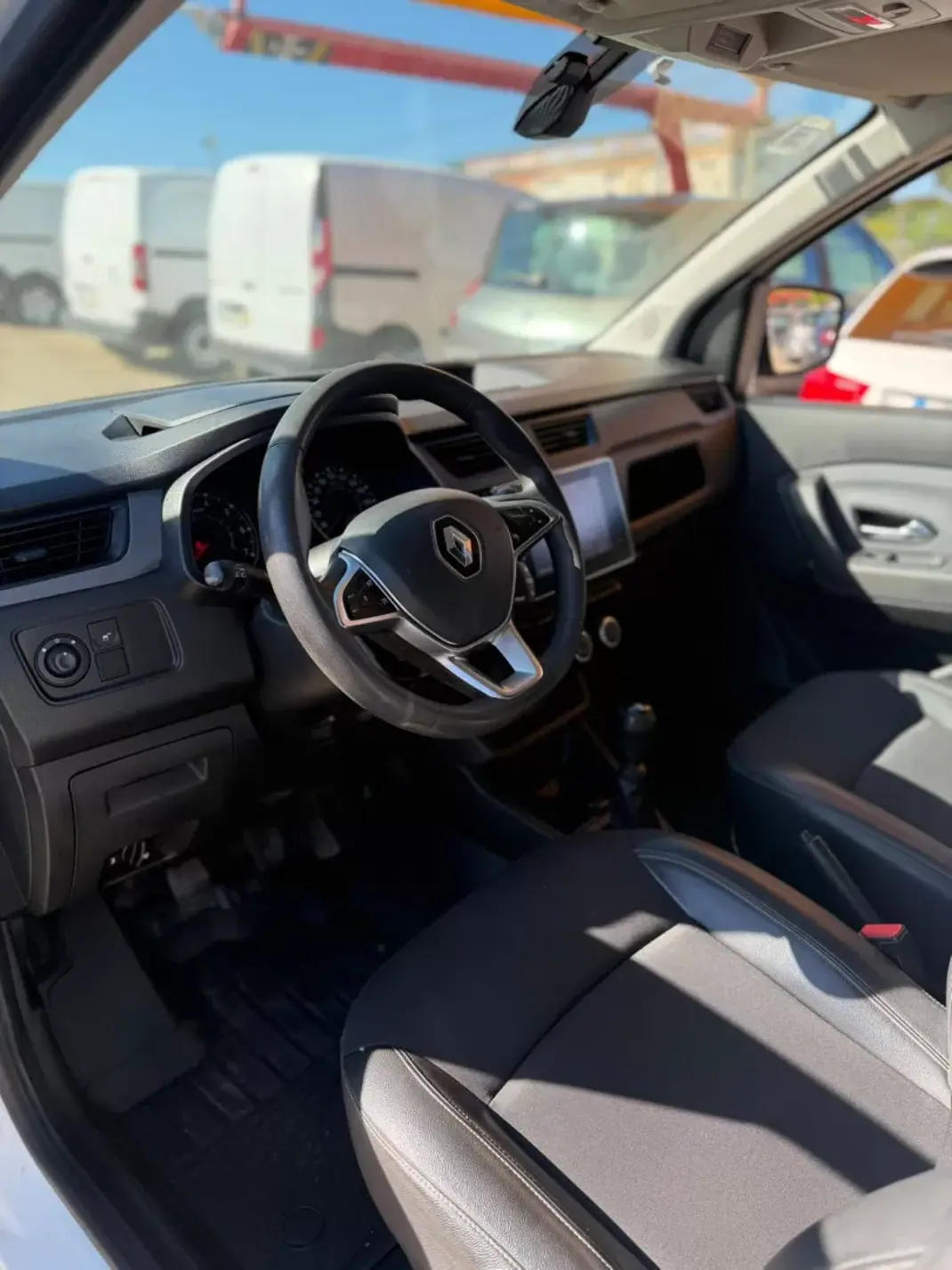 Renault EXPRESS 1.5 DCI BLUE 95 CONFORT 2021 - 14990 EUR, 188496 km - AUTO.MOTO.pt - 188496km - foto 7 de 8