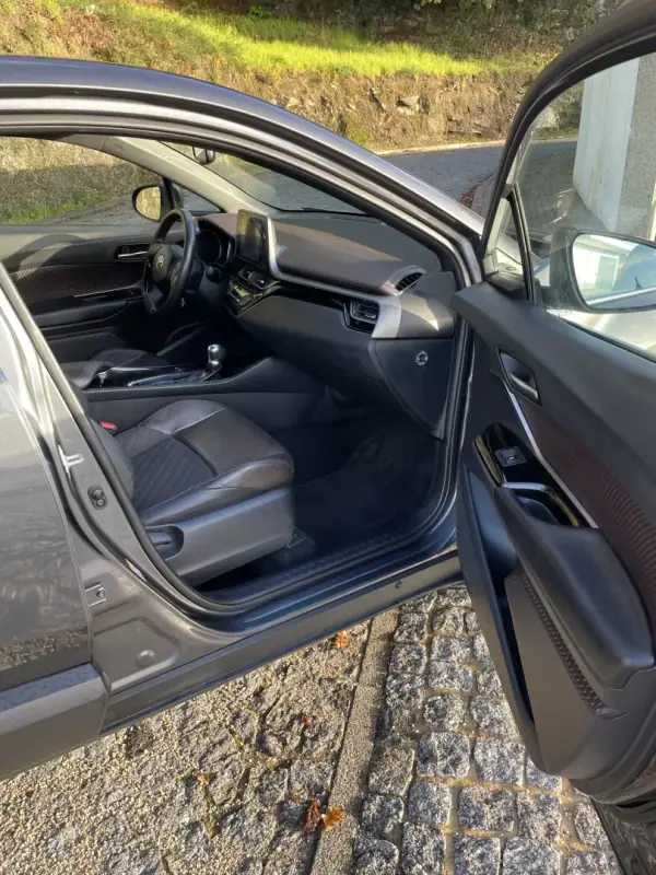 Toyota C-HR 2018 - 20500 EUR, 132797 km - AUTO.MOTO.pt - 132797km - foto 7 de 10