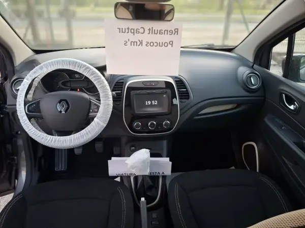 Renault Captur 2018 - 13500 EUR, 95123 km - AUTO.MOTO.pt - 95123km - foto 8 de 12