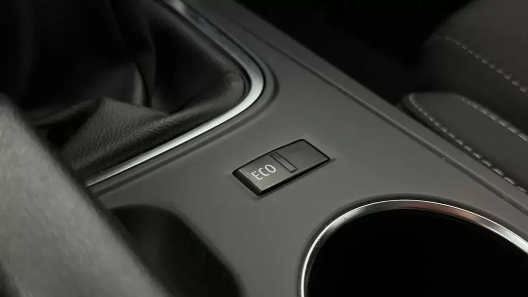 Renault Mégane Sport Tourer 2020 - 13990 EUR, 137993 km - AUTO.MOTO.pt - 137993km - foto 11 de 32