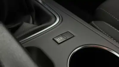 Renault Mégane Sport Tourer 2020 - 13990 EUR, 137993 km - AUTO.MOTO.pt - 137993km - foto 11 de 32