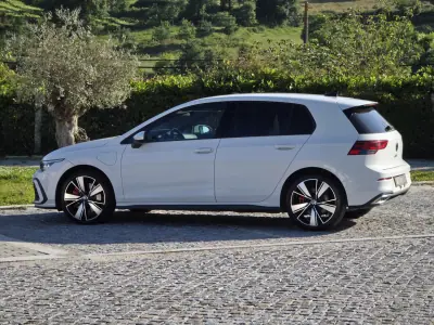 Volkswagen Golf 2020 - 21990 EUR, 66000 km - AUTO.MOTO.pt - 66000km - foto 15 de 33