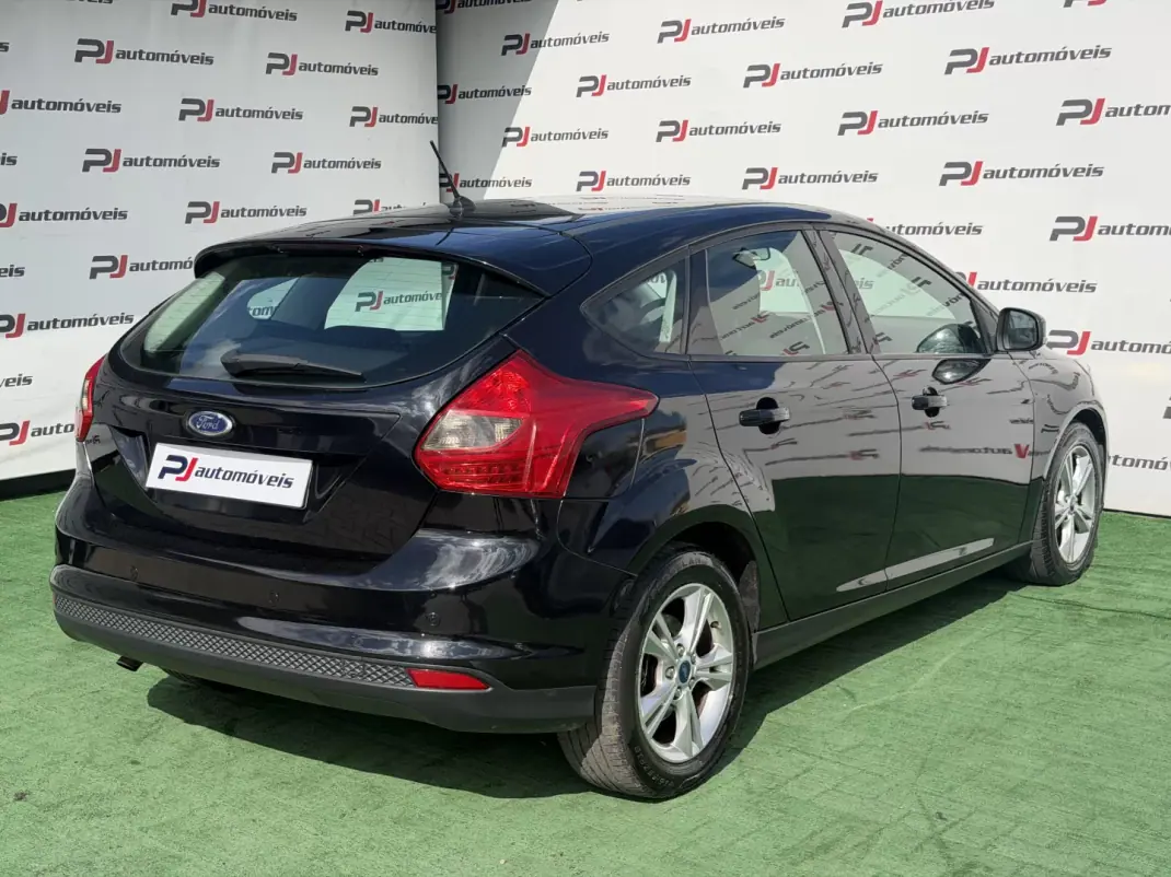 Ford Focus 2012 - 8500 EUR, 203000 km - AUTO.MOTO.pt - 203000km - foto 6 de 16