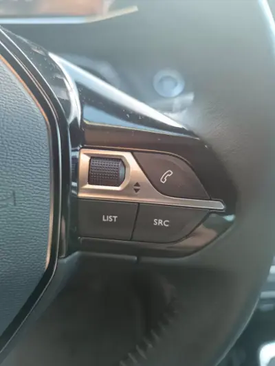 Peugeot 2008 2021 - 18990 EUR, 186919 km - AUTO.MOTO.pt - 186919km - foto 26 de 37