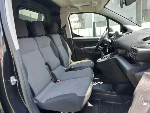 Peugeot Partner 1.5HDI 3lugares 2019 - 12900 EUR, 117000 km - AUTO.MOTO.pt - 117000km - foto 43 de 52