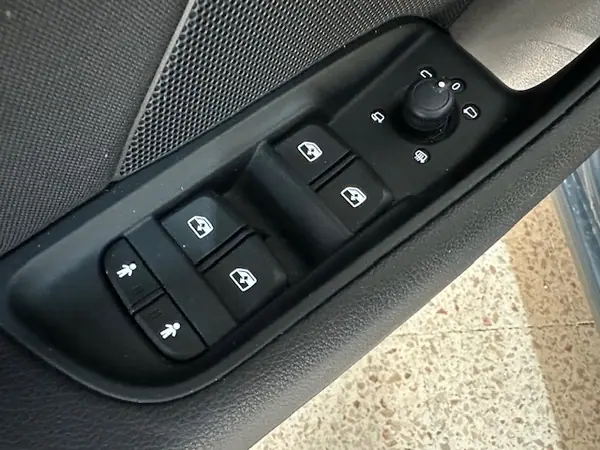 Audi A3 Sportback 2019 - 16450 EUR, 174000 km - AUTO.MOTO.pt - 174000km - foto 21 de 25