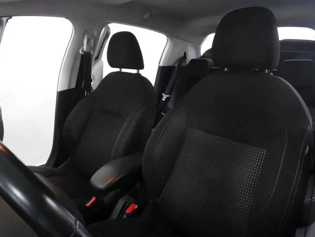 Peugeot 208 2019 - 11490 EUR, 71000 km - 71000km - foto 5 de 24