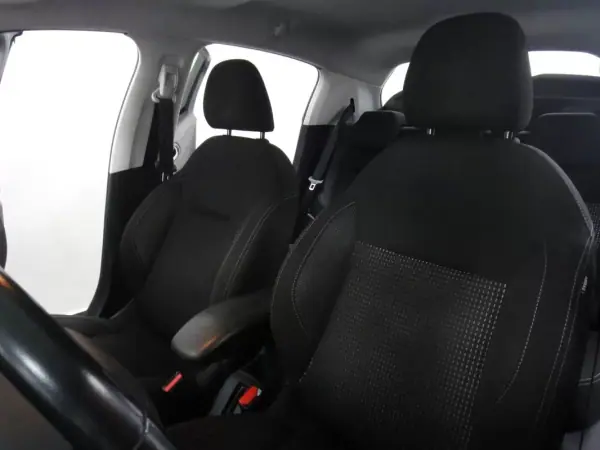 Peugeot 208 2019 - 11490 EUR, 71000 km - AUTO.MOTO.pt - 71000km - foto 5 de 24