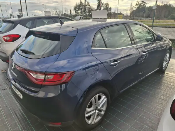 Renault Mégane 2019 - 16990 EUR, 179121 km - AUTO.MOTO.pt - 179121km - foto 11 de 22