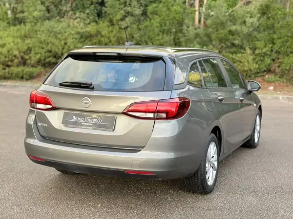 Opel Astra Sports Tourer 2019 - 11900 EUR, 128400 km - AUTO.MOTO.pt - 128400km - foto 4 de 10