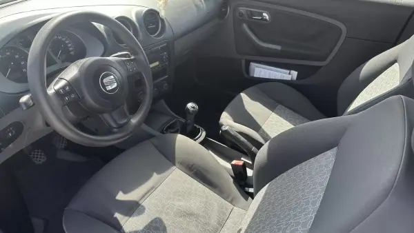 SEAT Ibiza 2008 - 3950 EUR, 125000 km - AUTO.MOTO.pt - 125000km - foto 12 de 23