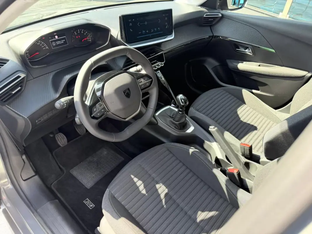 Peugeot 208 2025 - 16500 EUR, 4900 km - AUTO.MOTO.pt - 4900km - foto 6 de 14