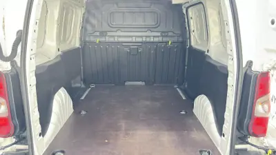 Opel COMBO 2022 - 14900 EUR, 136000 km - AUTO.MOTO.pt - 136000km - foto 10 de 12