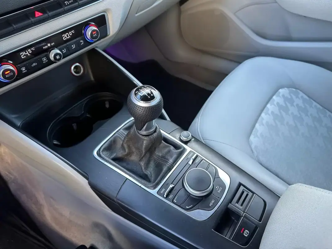 Audi A3 Limousine 2015 - 15900 EUR, 238805 km - AUTO.MOTO.pt - 238805km - foto 8 de 18